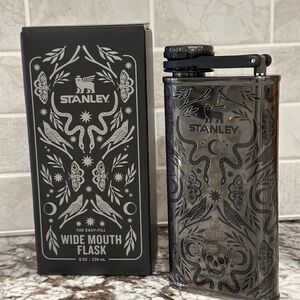 Stanley Easy Fill Leakproof Flask 8oz in Deadly Damask - Brand New